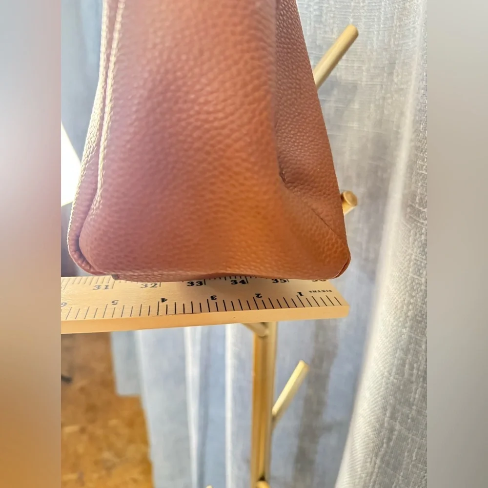 Steve Madden Tan Leather Purse with Gold Detail EUC - Picture 2 of 10